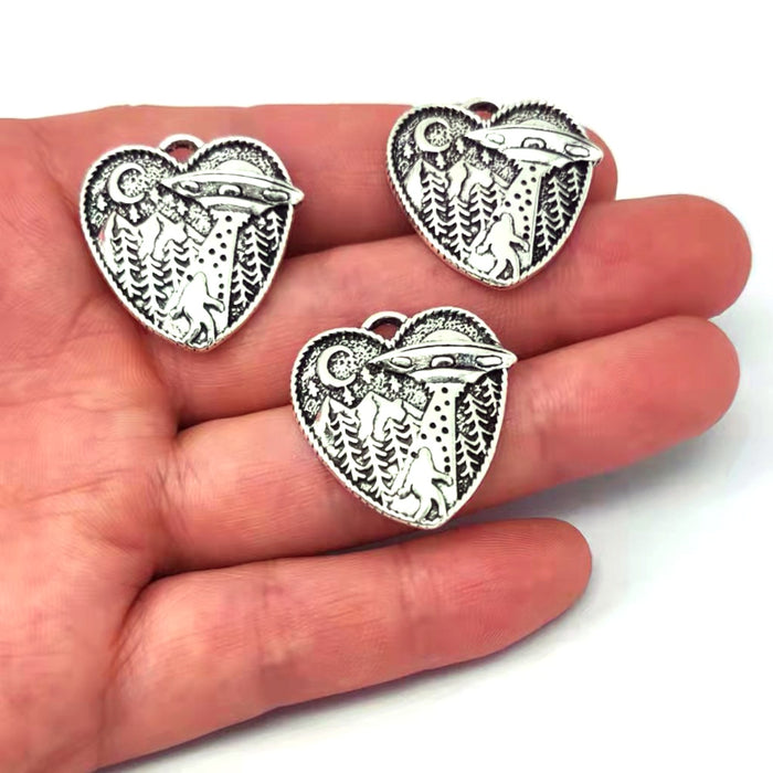 50pcs Sasquatch Bigfoot charm pendants